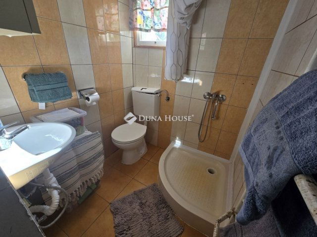 Eladó családi ház, Pécsett 19.9 M Ft, 2 szobás