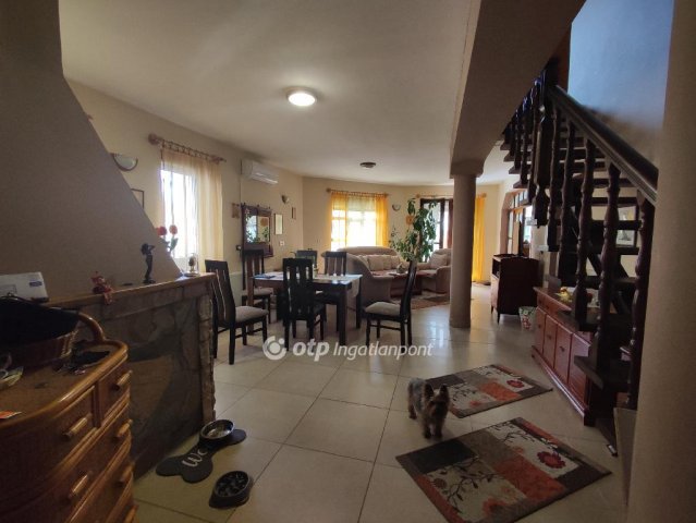 Eladó családi ház, Szegeden 155 M Ft, 5 szobás