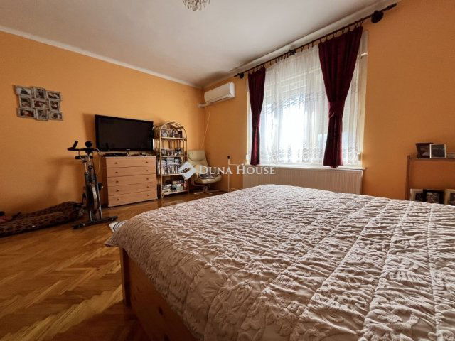 Eladó családi ház, Bakonyszentkirályon 62.9 M Ft, 4 szobás