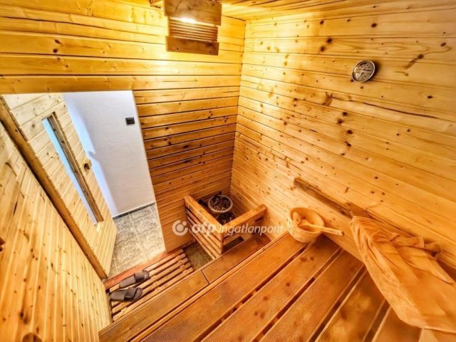 Eladó családi ház, Nagyvenyimen 145 M Ft, 4 szobás