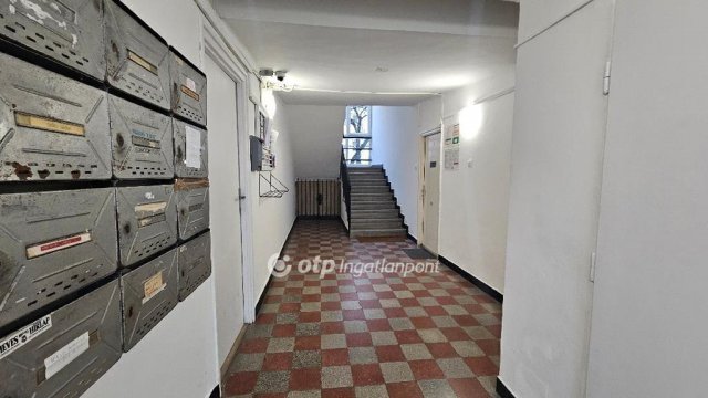 Eladó téglalakás, Egerben 39 M Ft, 2 szobás