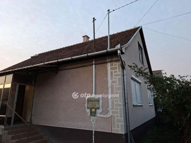 Eladó családi ház, Hajdúböszörményen 69.9 M Ft, 2+1 szobás