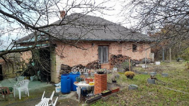 Eladó családi ház, Kaposváron 7 M Ft, 2 szobás