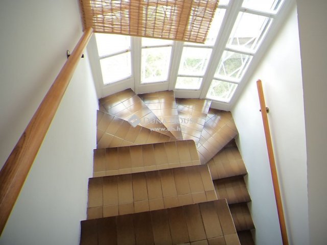 Eladó családi ház, Budapesten, III. kerületben 192 M Ft