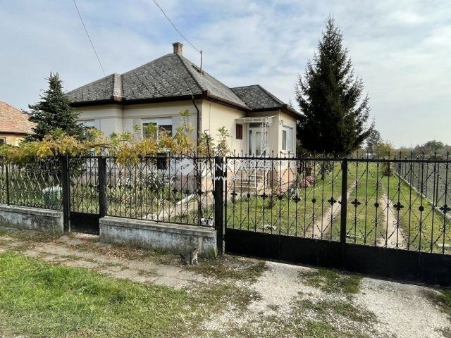 Eladó családi ház, Zsámbokon 46 M Ft, 2 szobás