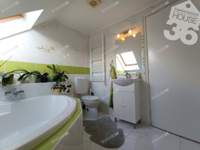 Eladó családi ház, Kecskeméten 161.9 M Ft, 7 szobás