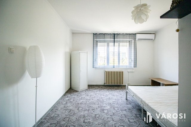 Eladó panellakás, Békéscsabán 22.5 M Ft, 1 szobás