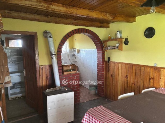 Eladó családi ház, Mohácson 30 M Ft, 2 szobás