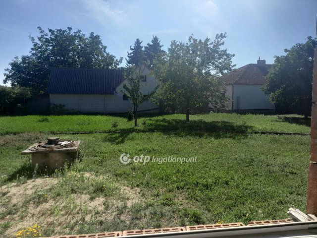 Eladó üzlethelyiség, Komáromban 132 M Ft / költözzbe.hu