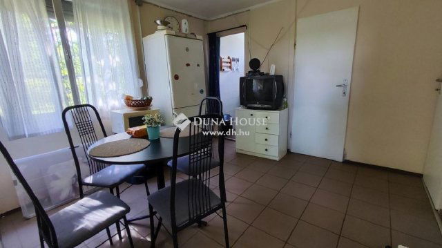 Eladó nyaraló, Velencén 34 M Ft, 3 szobás / költözzbe.hu