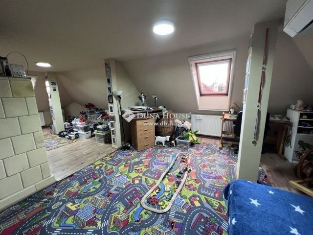 Eladó családi ház, Nyergesújfaluban 89.9 M Ft, 4 szobás