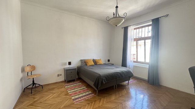 Kiadó téglalakás, albérlet, Pécsett, Anna utcában, 3 szobás