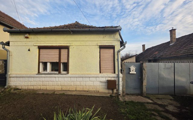 Eladó családi ház, Rakamazon 13.9 M Ft, 1 szobás