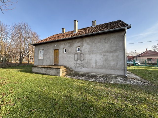 Eladó családi ház, Nyárlőrincen 45.5 M Ft, 3 szobás