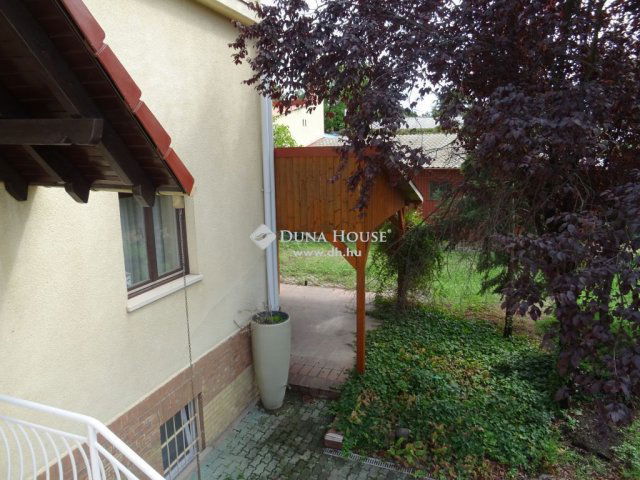 Eladó családi ház, Budapesten, X. kerületben 310 M Ft, 9 szobás