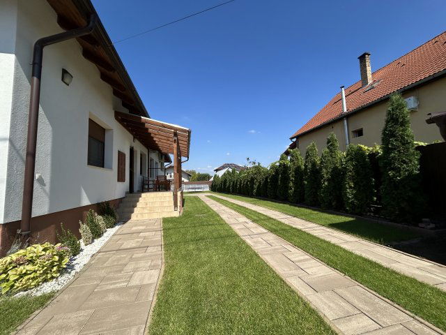 Eladó családi ház, Vácrátóton 148.9 M Ft, 4+1 szobás