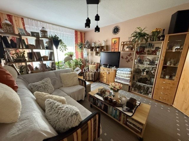 Eladó panellakás, Nyergesújfaluban 44.9 M Ft, 3 szobás