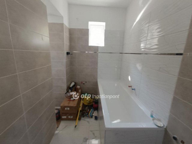 Eladó családi ház, Szigetszentmiklóson 58 M Ft, 3 szobás