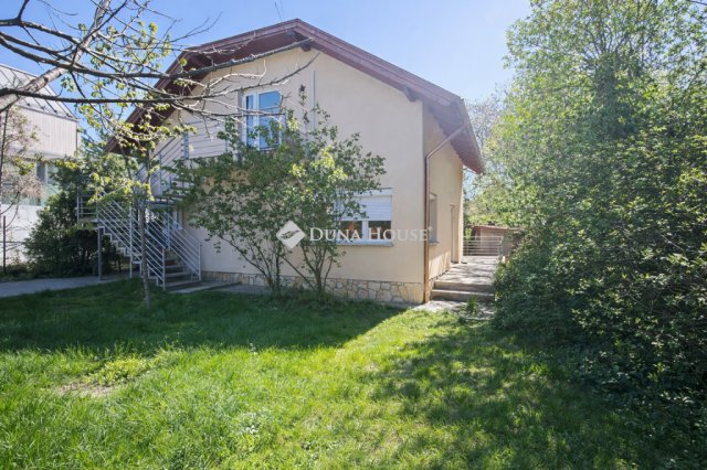 Eladó családi ház, Szentendrén, Diófa utcában 148 M Ft