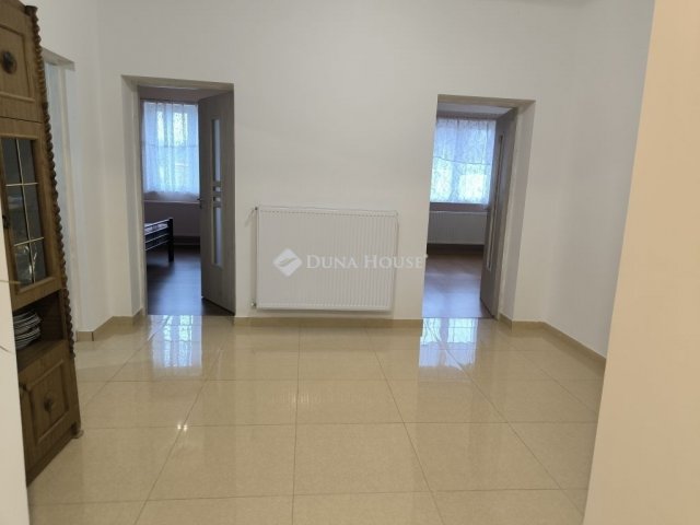 Eladó családi ház, Kartalon 61.99 M Ft, 2+1 szobás