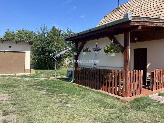 Eladó családi ház, Tökölön 105 M Ft, 5 szobás