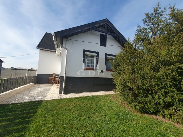 Eladó családi ház, Ercsiben 73 M Ft, 4 szobás