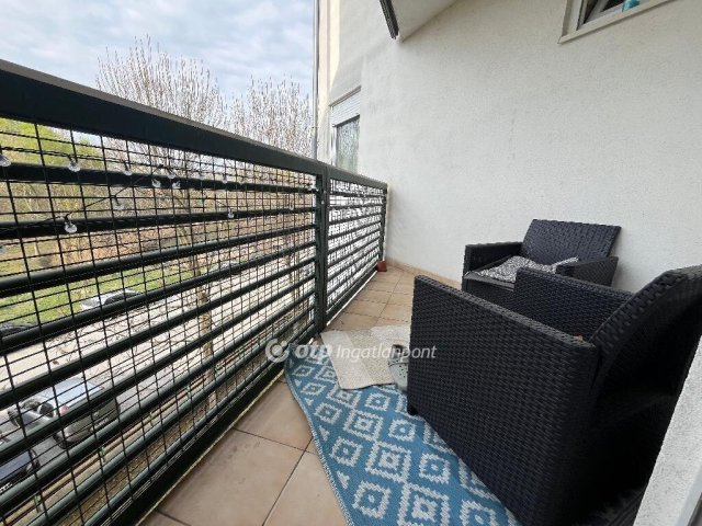 Eladó téglalakás, Győrött 66.999 M Ft, 2 szobás