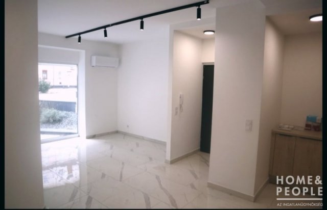 Eladó téglalakás, Szegeden 148.999 M Ft, 4 szobás