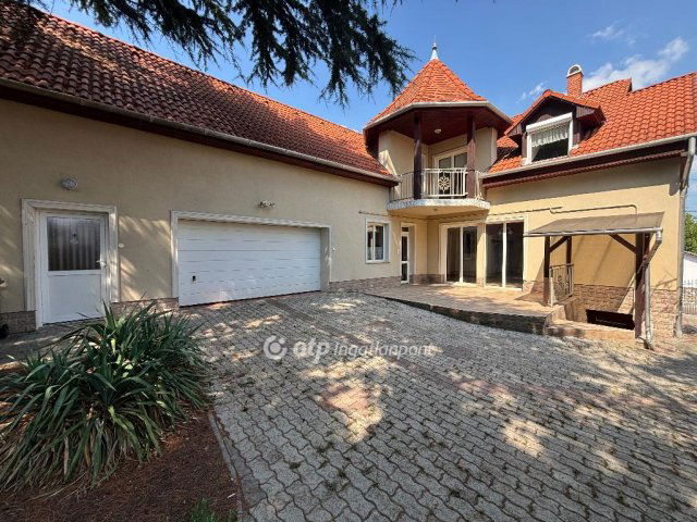 Eladó családi ház, Egerben 145 M Ft, 6 szobás