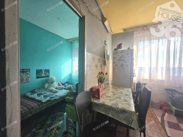 Eladó panellakás, Nagykőrösön 27.9 M Ft, 3 szobás