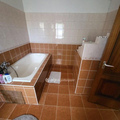 Eladó családi ház, Mikepércsen 34.9 M Ft, 2+1 szobás