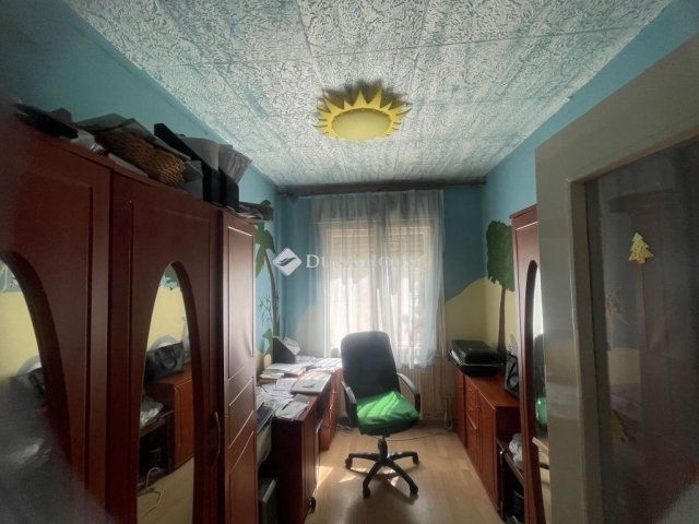 Eladó családi ház, Turán 62.5 M Ft, 6 szobás