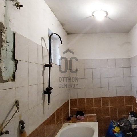 Eladó családi ház, Cegléden 21.5 M Ft, 3 szobás