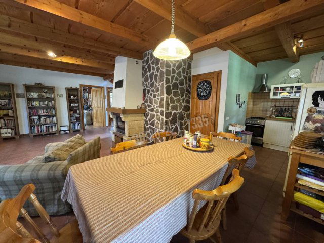 Eladó családi ház, Zsámbékon 206 M Ft, 6+2 szobás