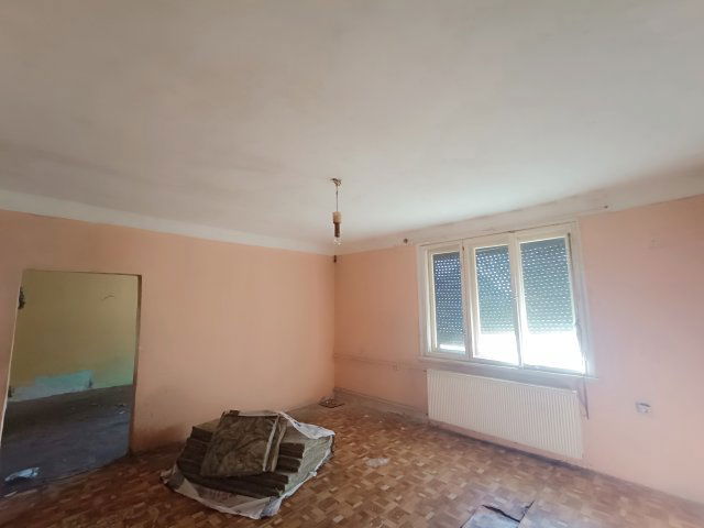Eladó családi ház, Dombóváron 6.8 M Ft, 2 szobás