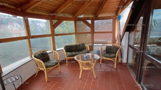 Eladó téglalakás, Budapesten, II. kerületben 180 M Ft