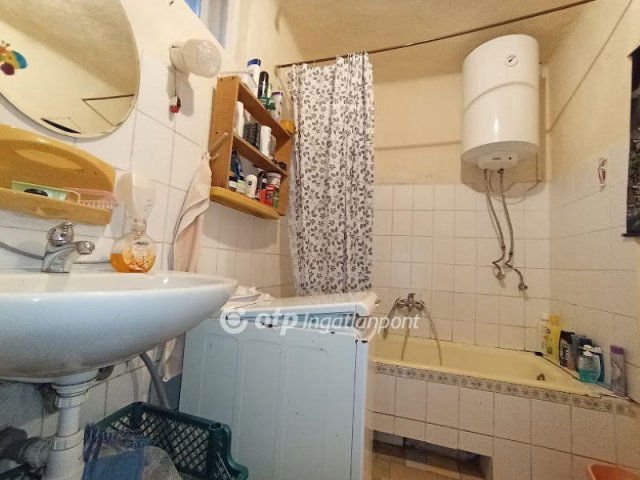 Eladó családi ház, Taron 18 M Ft, 4 szobás