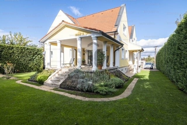 Eladó családi ház, Kistarcsán 269.99 M Ft, 8 szobás