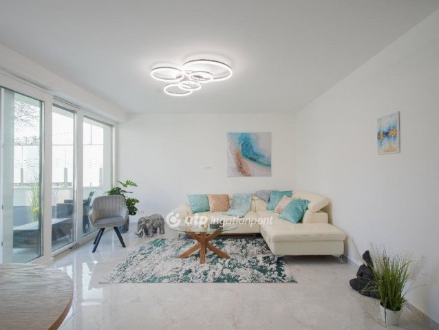 Eladó téglalakás, Balatonfűzfőn 95.9 M Ft, 2 szobás