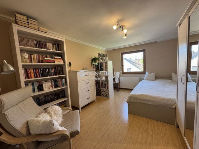 Eladó családi ház, Szentendrén 265 M Ft, 9 szobás