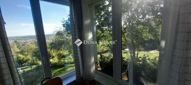 Eladó családi ház, Zsámbékon 89.99 M Ft, 3 szobás