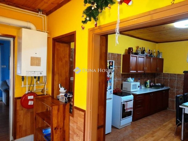 Eladó családi ház, Tóalmáson 51.9 M Ft, 5 szobás