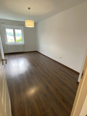 Eladó téglalakás, Komlón 33.9 M Ft, 1+1 szobás