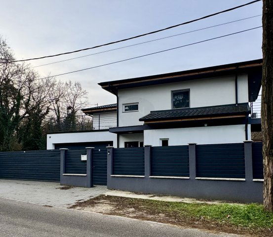 Eladó családi ház, Dunakeszin 239 M Ft, 5+1 szobás