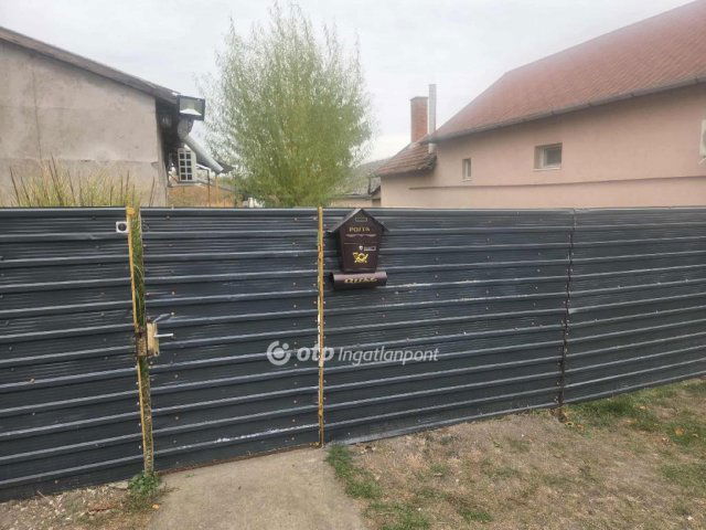 Eladó családi ház, Fegyverneken 7.99 M Ft, 2 szobás