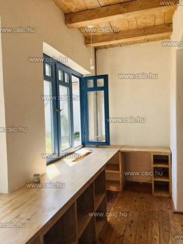 Eladó családi ház, Szentendrén 125 M Ft, 2 szobás