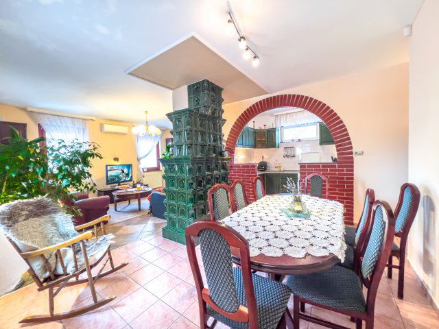 Eladó családi ház, Biatorbágyon 260 M Ft, 5 szobás