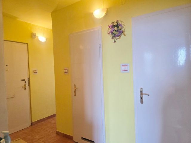 Eladó panellakás, Debrecenben 17.9 M Ft, 2+1 szobás
