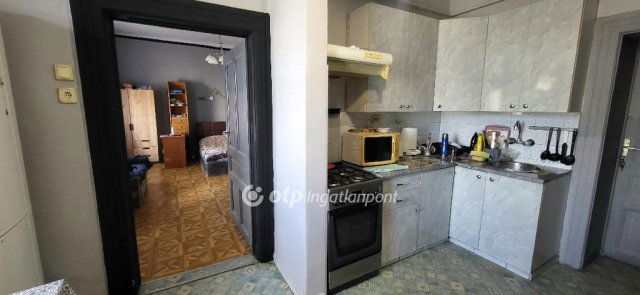 Eladó téglalakás, Győrött 33.99 M Ft, 1 szobás