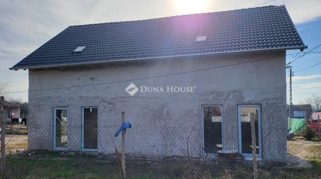 Eladó családi ház, Érden 110 M Ft, 6 szobás